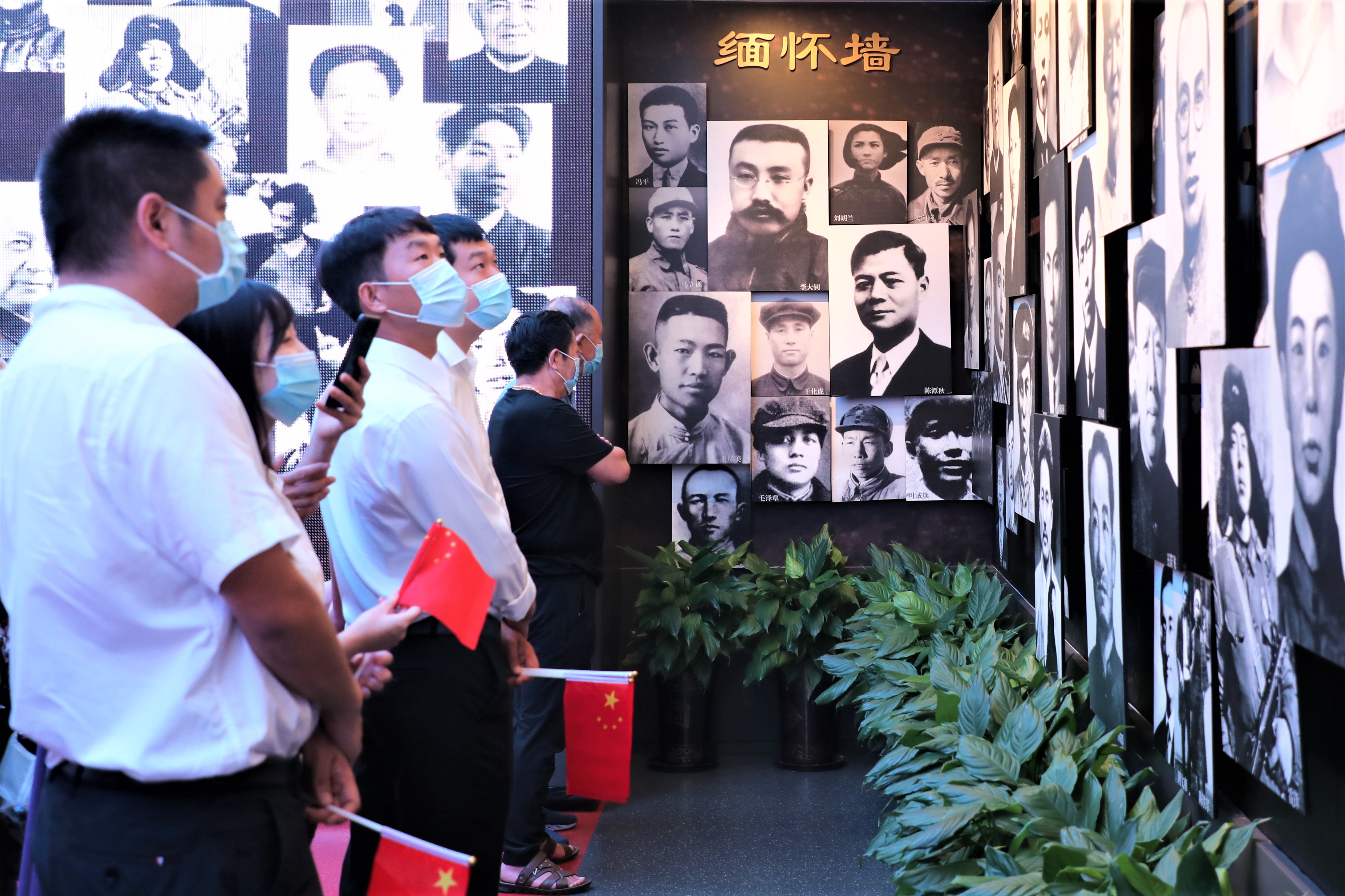 参观中共一大会址纪念馆 (2).JPG